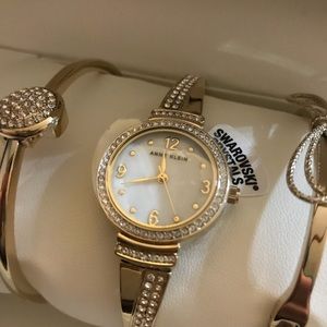 Beautiful watch and matching bracelet set